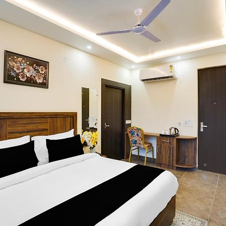 Super Townhouse The Royal Casa Hotel Ghaziabad Exterior photo